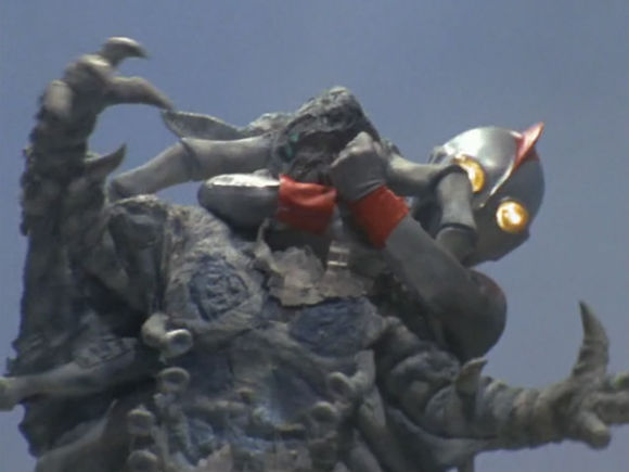 被爱迪勒住脖子后转附于爱迪身上: 人类怪兽 拉布拉斯 (ラブラス