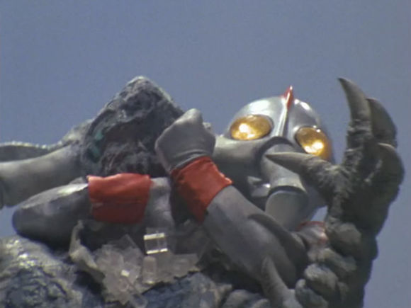 被爱迪勒住脖子后转附于爱迪身上: 人类怪兽 拉布拉斯 (ラブラス