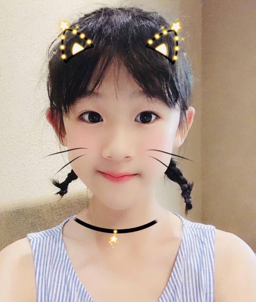 陆毅大女儿贝儿晒甜美自拍什么水平zt