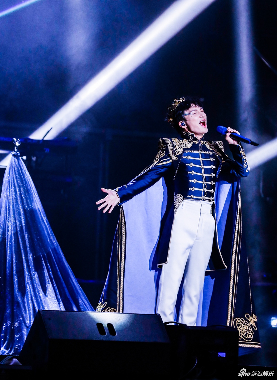 周深c929星球个人巡回演唱会在北京工人体育馆开唱zt