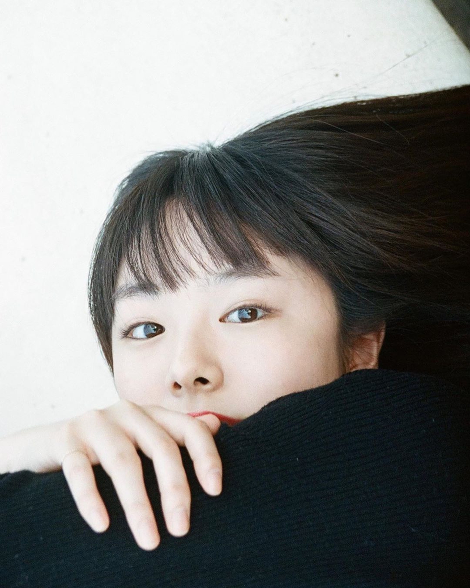 唐田英里佳自拍黑色打底服尽显纤细身材这波什么水平zt