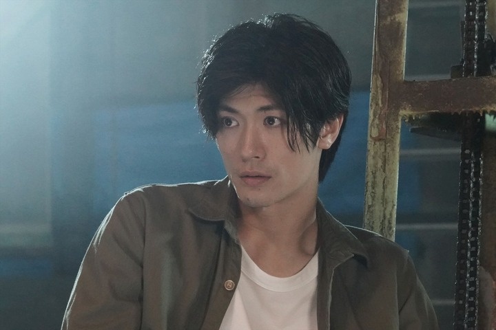 电视剧《两周》公开第二集剧照,三浦春马上演大逃亡 zt