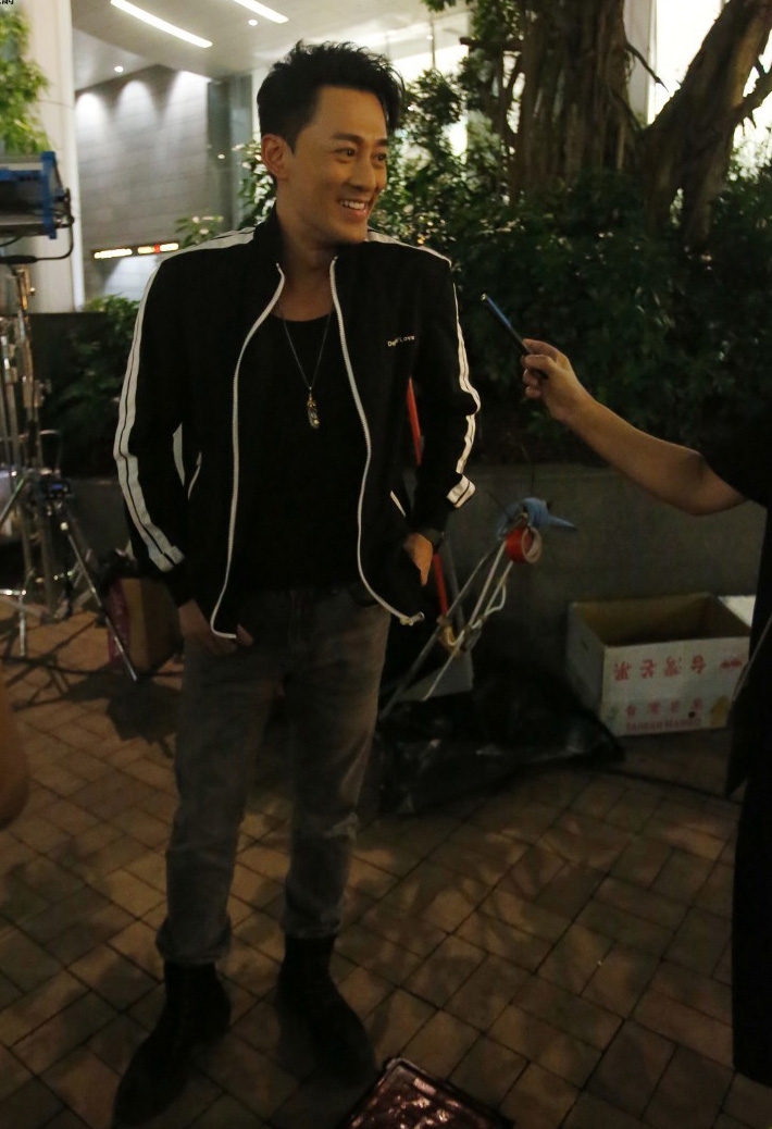 《使徒行者3》曝拍摄花絮:林峯搭档黄智雯眼神有戏 zt