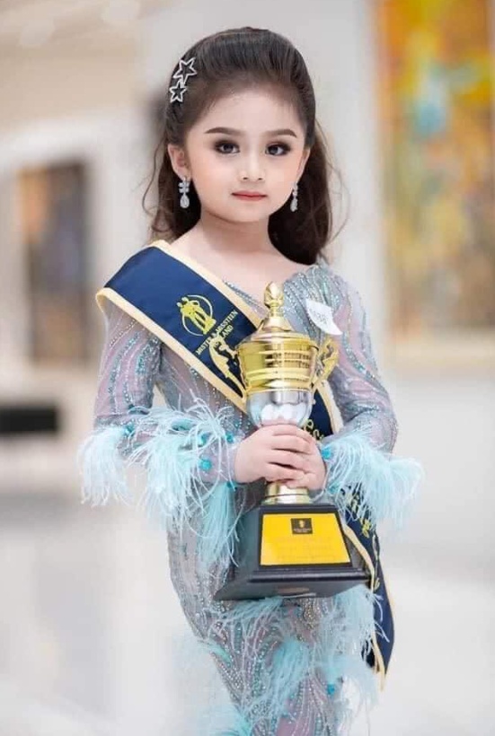 泰国六岁童星拿下选美冠军,颜值超高还是专业模特 zt