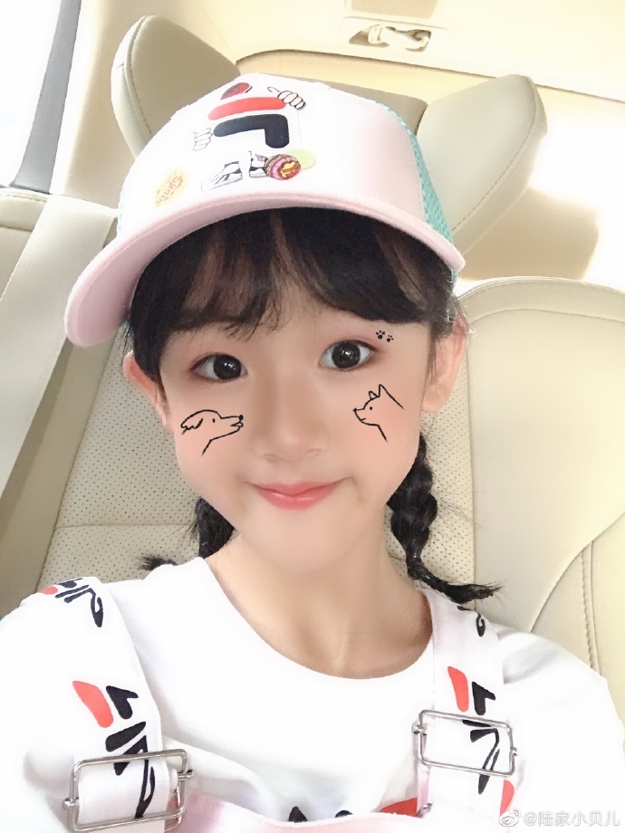 陆毅女儿贝儿晒自拍 zt