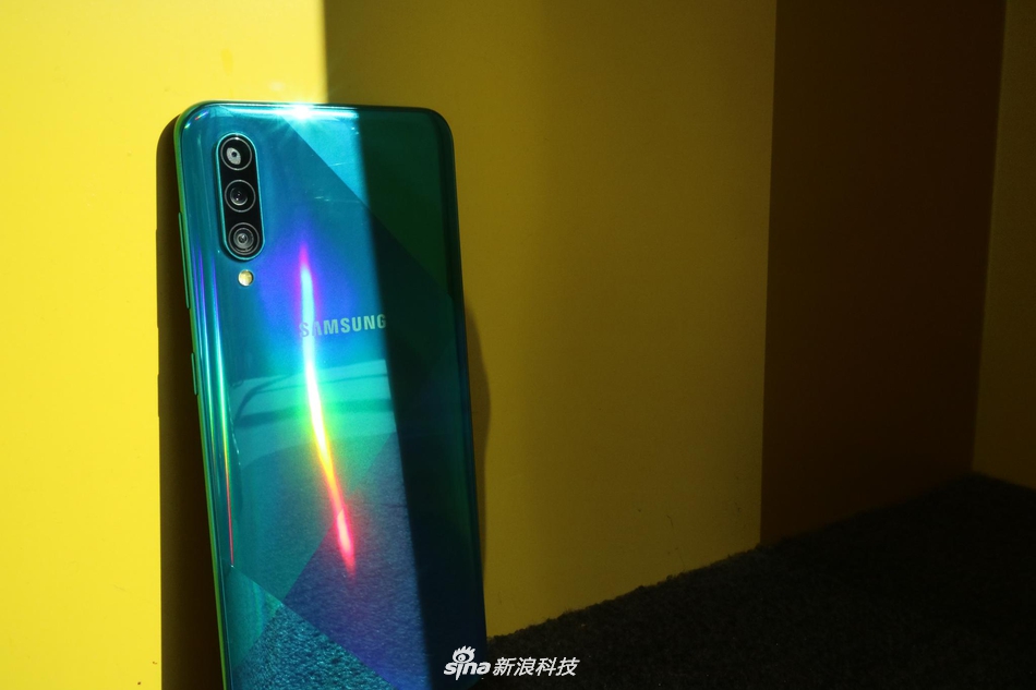 精致背部棱镜设计三星galaxya50s图赏zt