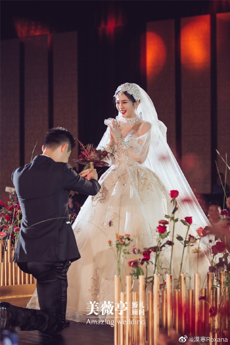 张培萌婚礼现场田径氛围浓烈 zt