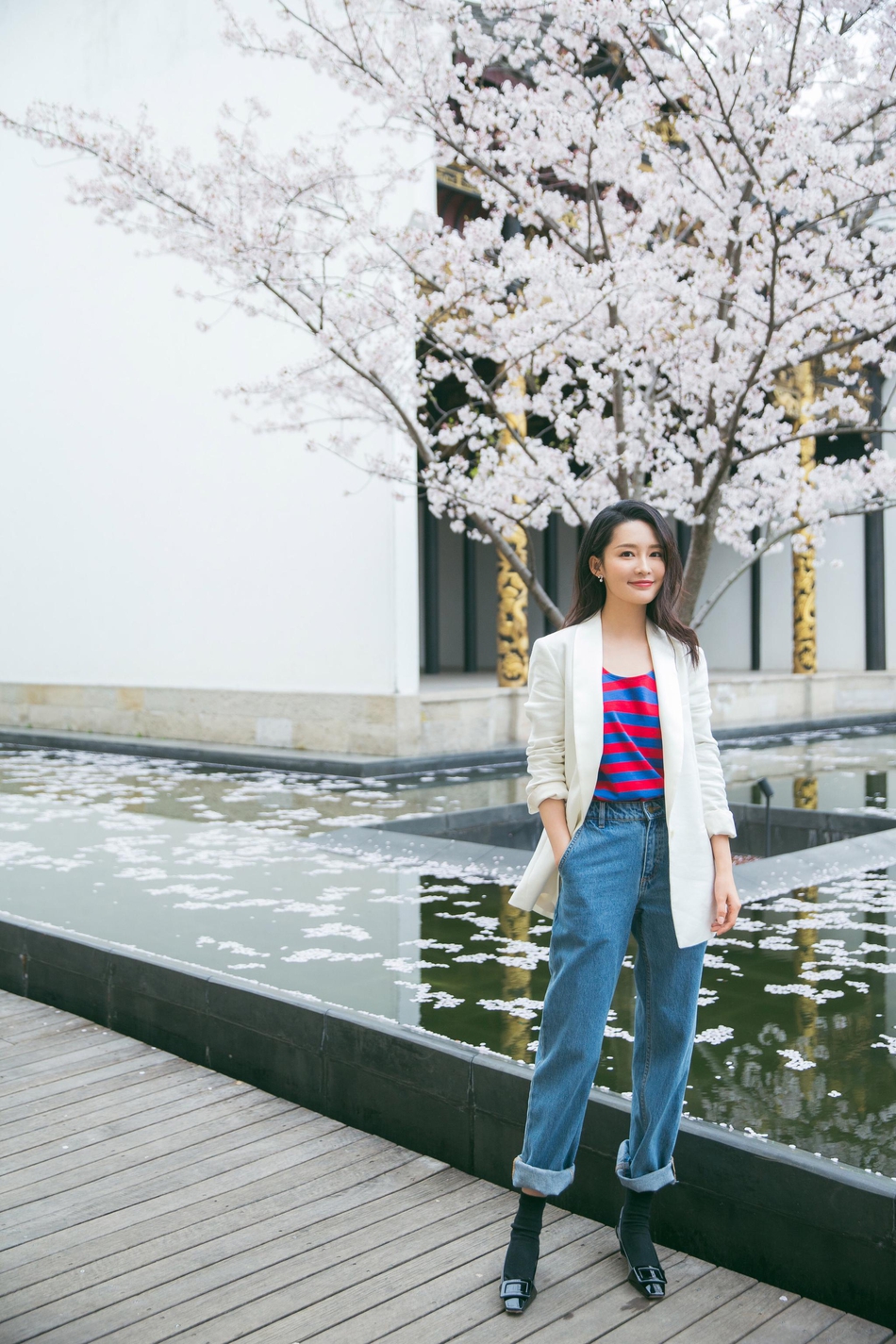 李沁春日街拍樱花树下优雅浪漫zt