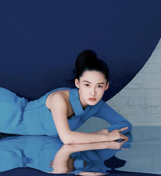 人气小花旦李沁清新写真,什么水平? zt