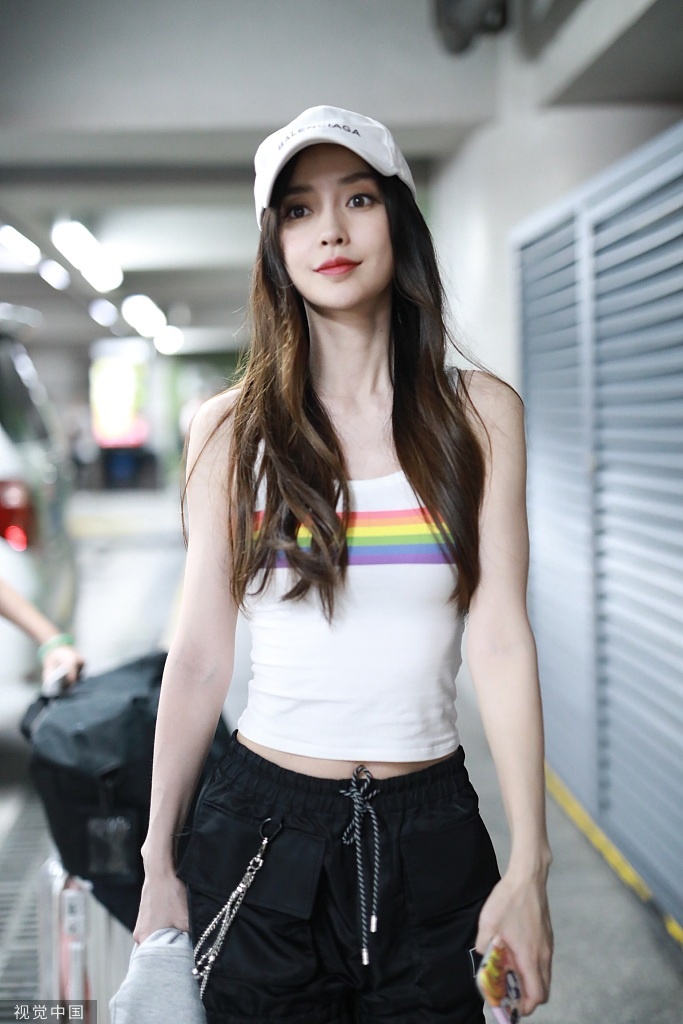 [女神新照]angelababy这吊带衫工装裤够不够a? zt