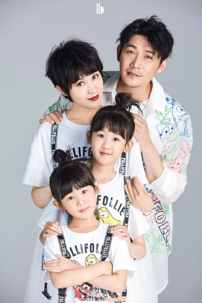 陆毅鲍蕾这是用大长腿拉仇恨!1家3女全大长腿,陆毅真是好福气 zt