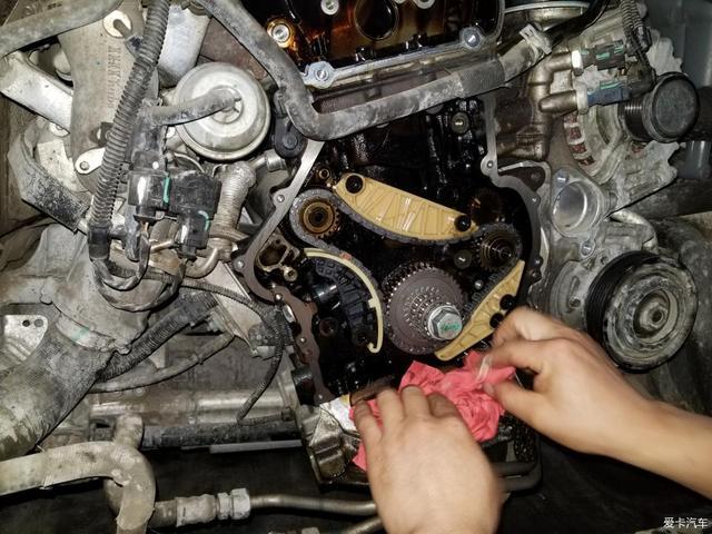 行车中发动机哗啦哗啦响,奥迪a4l这么干 zt