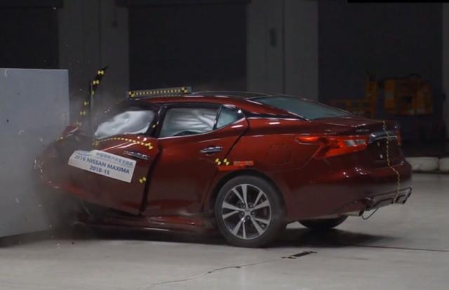 东风本田思域之后inspire正面碰撞a柱明显形变弯折zt