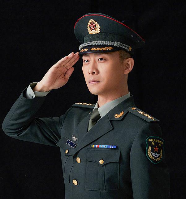 吴京贾乃亮晒军装照向最可爱的人致敬黄晓明借机宣传新电影zt