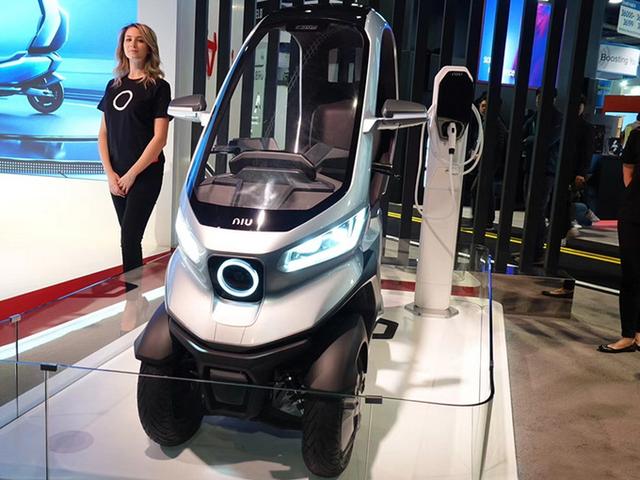 小牛电动三轮摩托车续航200km能自动驾驶用它通勤不香吗