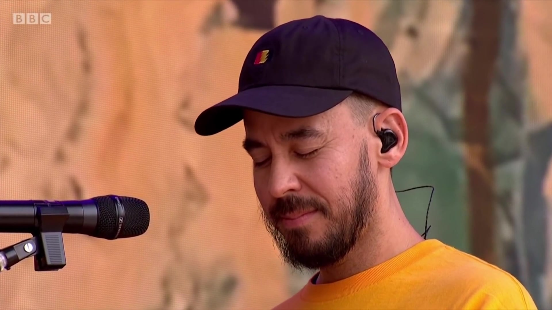 最震撼的一版intheend万人齐唱纪念查斯特linkinpark林肯公园