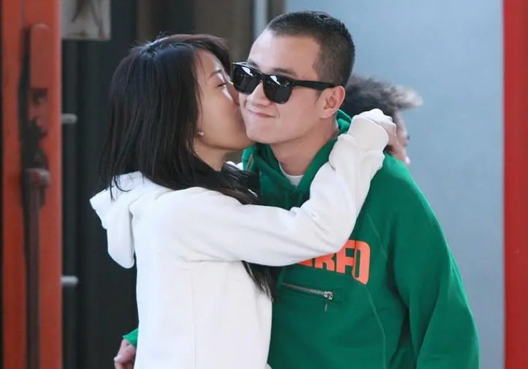 当李念落魄街头,想起文章的好!