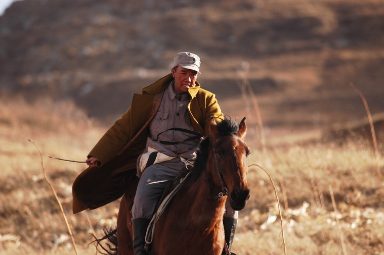打开《亮剑》剧组的官方网站,找到了几张罕见的全彩剧照 zt