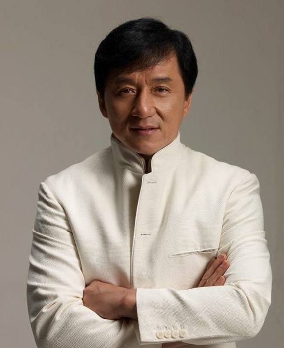 成龙这部春节档电影即将登陆日本,海报改名太中二! zt