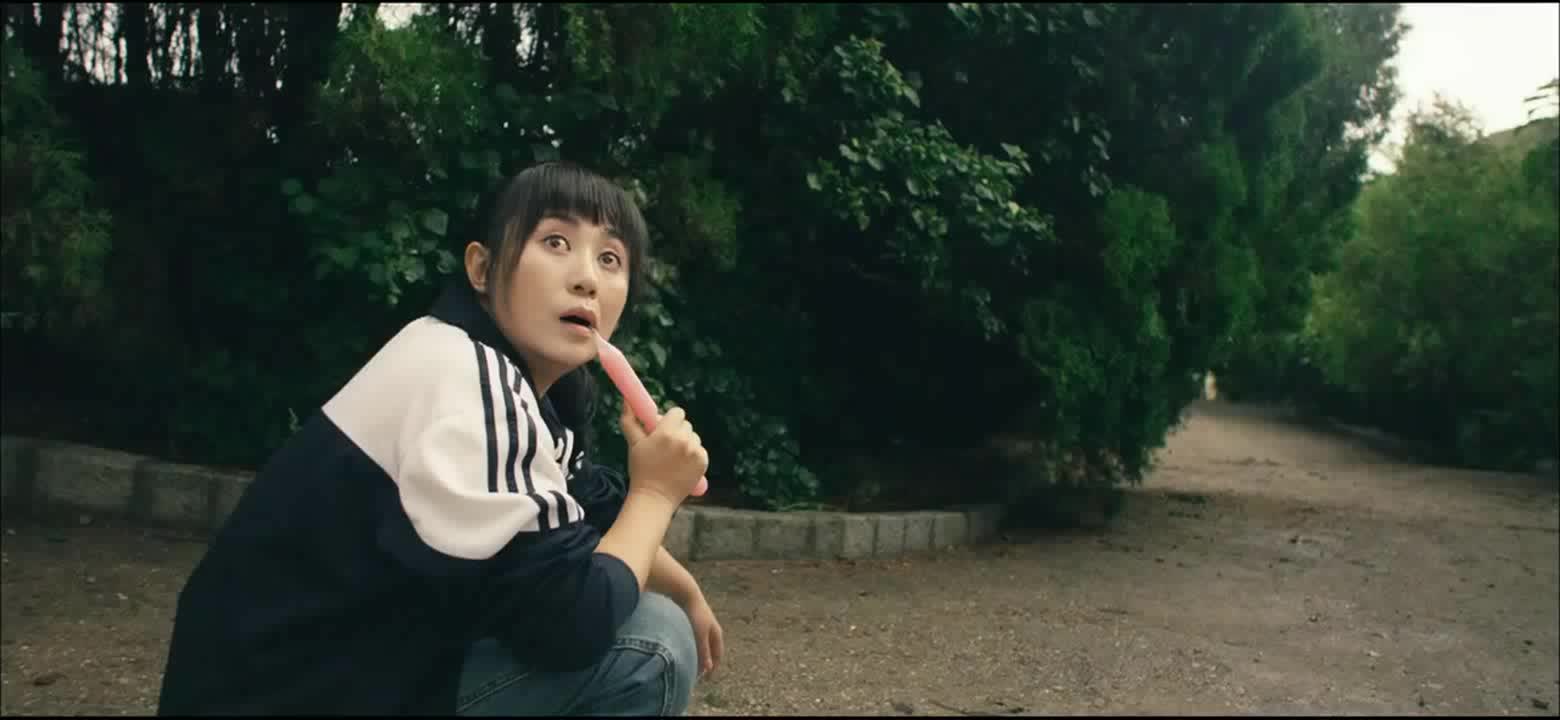 夏洛特烦恼夏洛从窗户跳下惊呆马冬梅手里的棒冰呲一脸