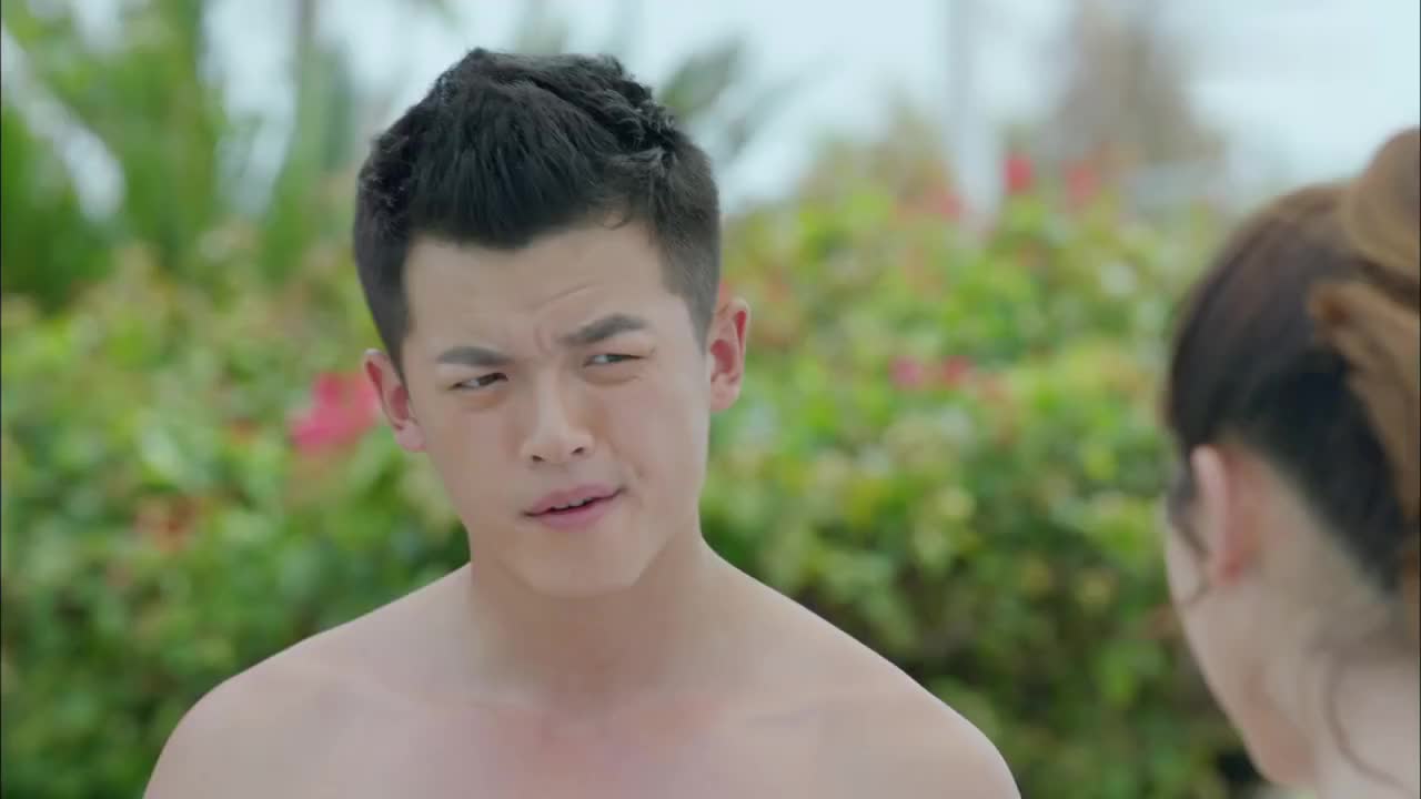 《神犬小七》:戴维落水让欧叶人工呼吸,差点就得逞,被小七一眼看穿 zt