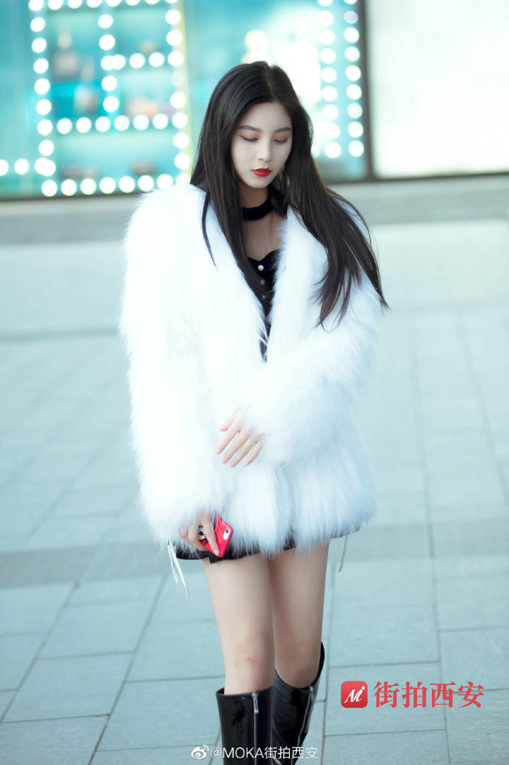 光腿的小姐姐,这颜值你心动了吗