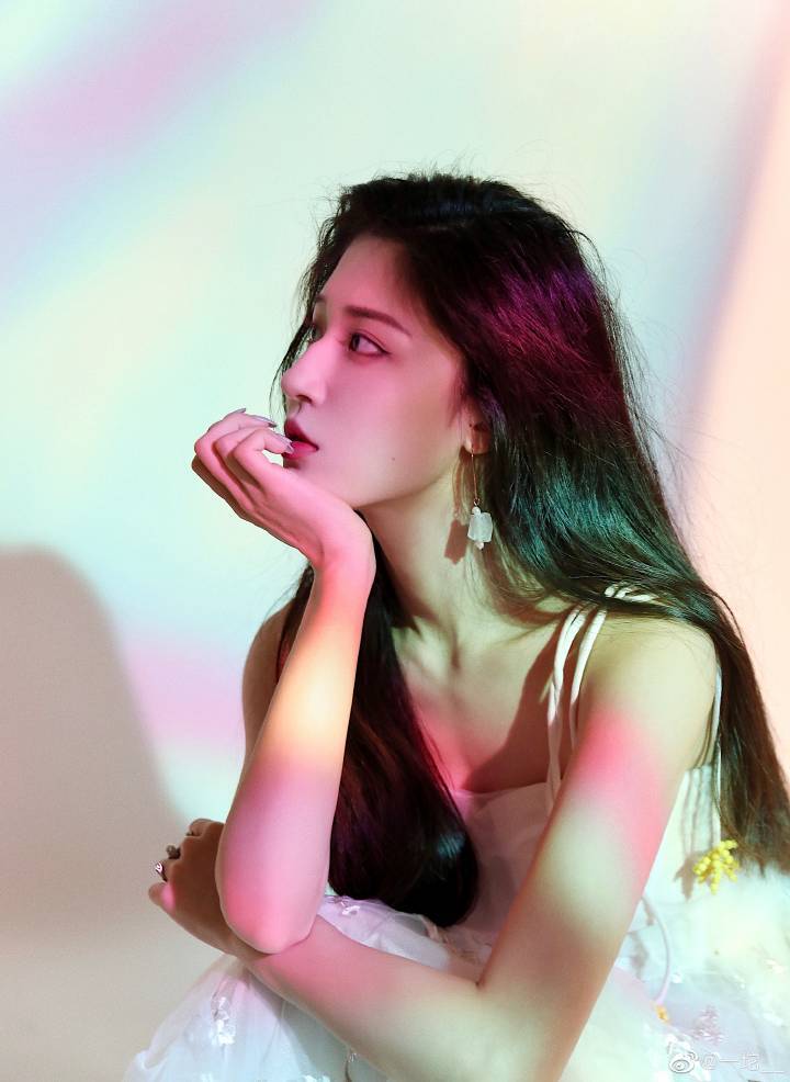 这妹子的侧脸杀,什么水平? zt