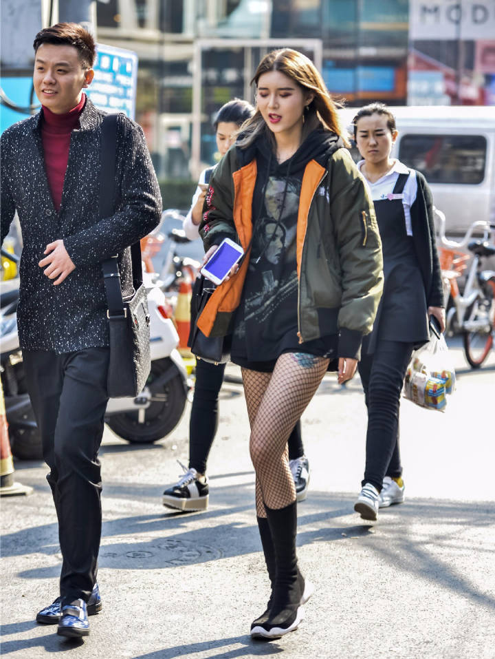 这天气穿短裤网袜会不会太冷? zt