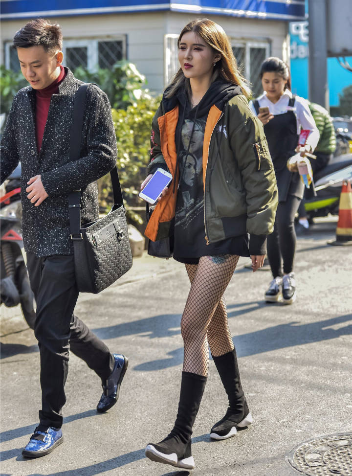 这天气穿短裤网袜会不会太冷? zt